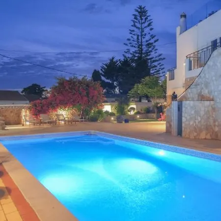 Beautifully Renovated Casa With Swimming Pool Apartmán *