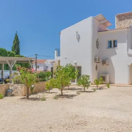 Beautifully Renovated Casa With Swimming Pool