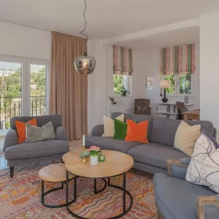 Apartmán Beautifully Renovated Casa With Swimming Pool