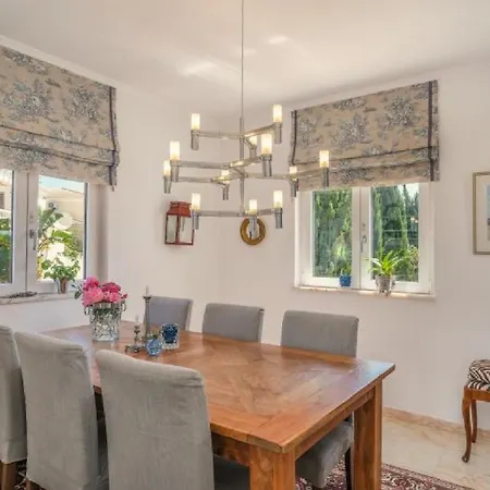Beautifully Renovated Casa With Swimming Pool *