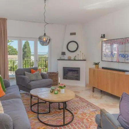 Beautifully Renovated Casa With Swimming Pool Albufeira